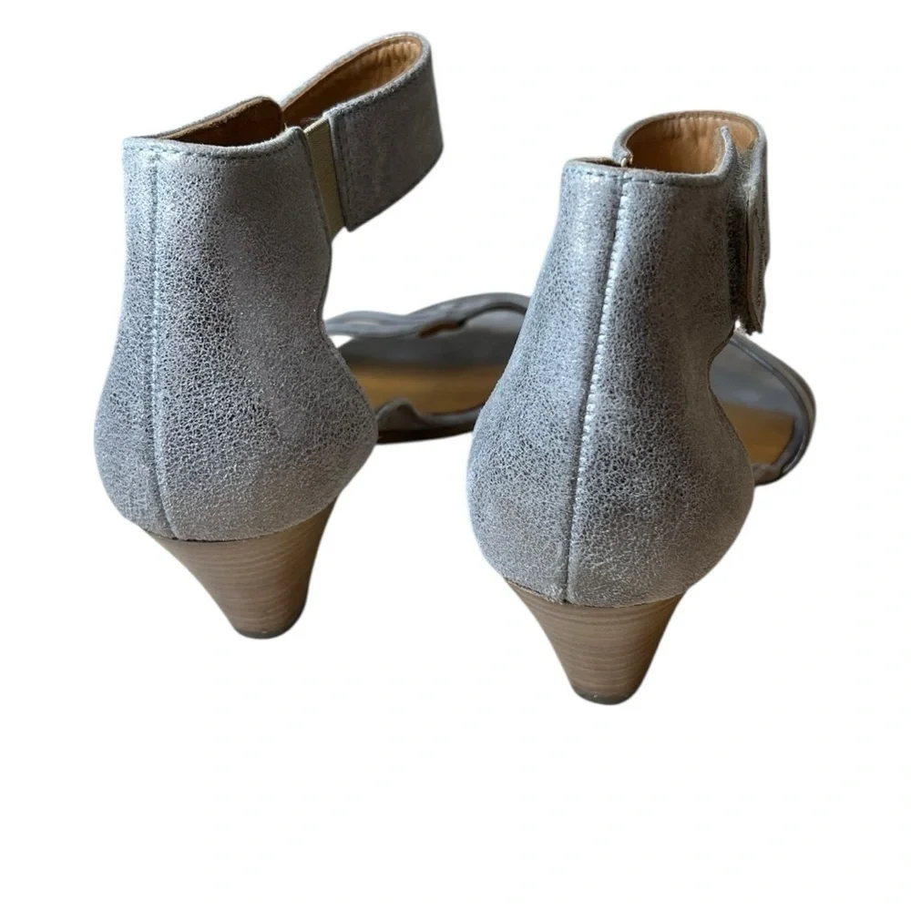 Paul Green “Coco” Heeled Leather Sandals In Smoke Metallic With Size 5